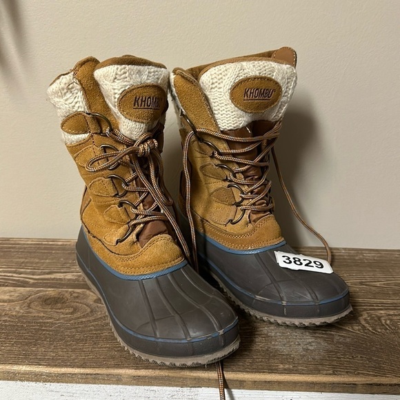 Khombu Shoes - Khombu water boots size 6m preowned